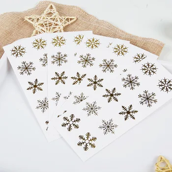 100 adet 2.8 cm Altın Kar Tanesi Çıkartmalar Şeffaf PVC Etiket Hediye Sızdırmazlık Etiketleri Noel Dekorasyon için hediye keseleri Kutuları Mühür Etiketi