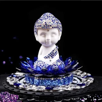 Çin tarzı araba dekorasyon iç malzemeleri Maitreya Buda güvenli yaratıcı sevimli tezgah matkabı high-end araba kristal parfüm koltuk