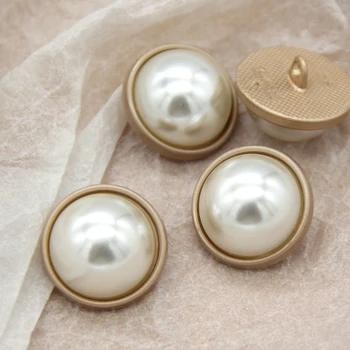 Vintage Yuvarlak İnci Altın Metal Beyaz Düğmeler Giyim İçin Klasik Kadın Dekoratif Dikiş Aksesuarları İğne Toptan
