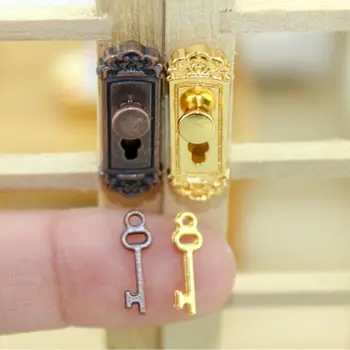 Retro Tarzı 1/12 Ölçekli Dollhouse kilit anahtarı Seti Minyatür Kapı Kolları Pirinç Kolları Mini Mobilya Çekme Bebek Evi DIY Aksesuarları