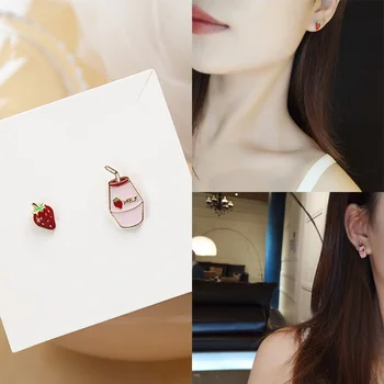 Kore Tatlı Çilekli Süt Asimetrik Saplama Küpe Moda Sevimli Meyve Küpe Kadınlar Kızlar Çocuklar için Kulak Takı Hediye Trendi