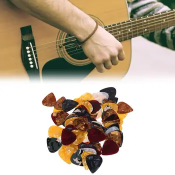 Sıcak Yeni 100 Adet Gitar Mızrap Üçgen Selüloit Aletleri Aksesuarları 0.46 mm Rastgele Renk